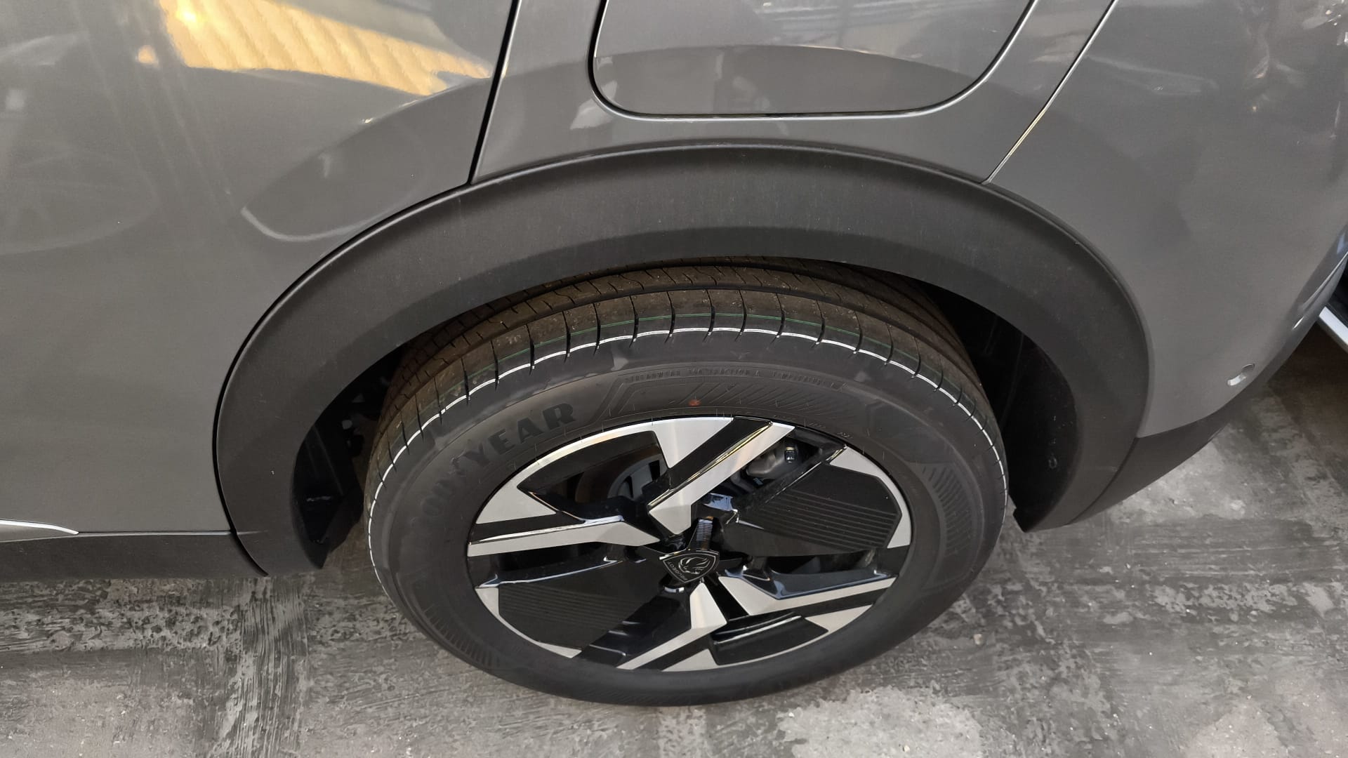 Peugeot 2008 1.2 PureTech 100 S&S Allure KM0 2025