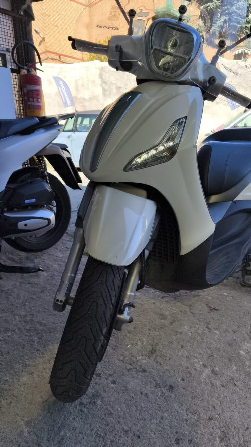 PIAGGIO BEVERLY 350 DEL 2017 PER COMMERCIANTI