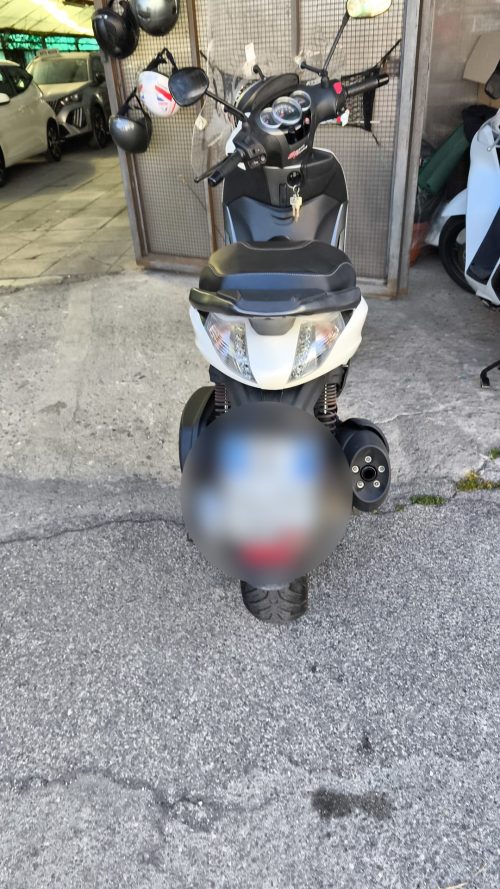 PIAGGIO BEVERLY 350 DEL 2017 PER COMMERCIANTI