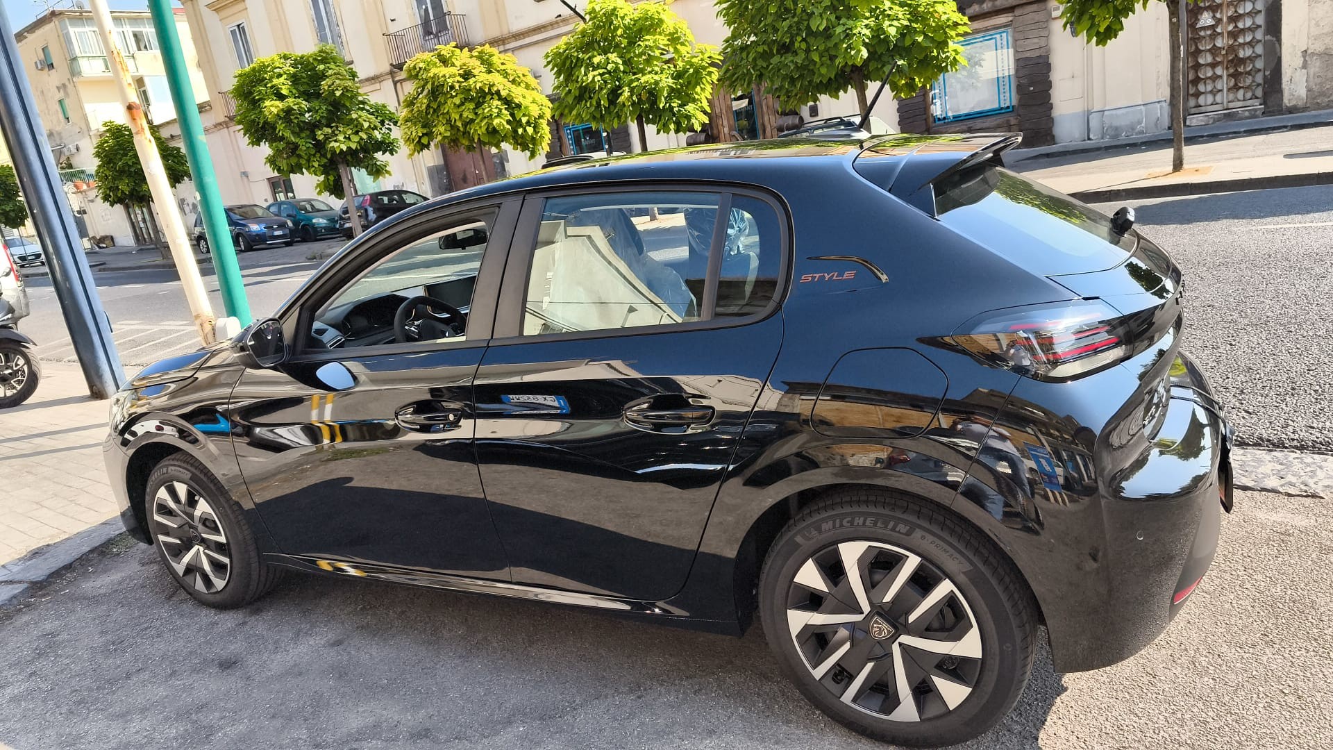 Peugeot 208 PureTech 100 5 porte Style KM0 2025