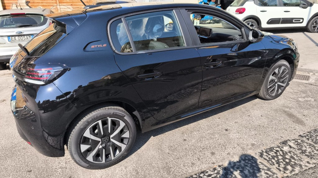 Peugeot 208 PureTech 100 5 porte Style KM0 2025