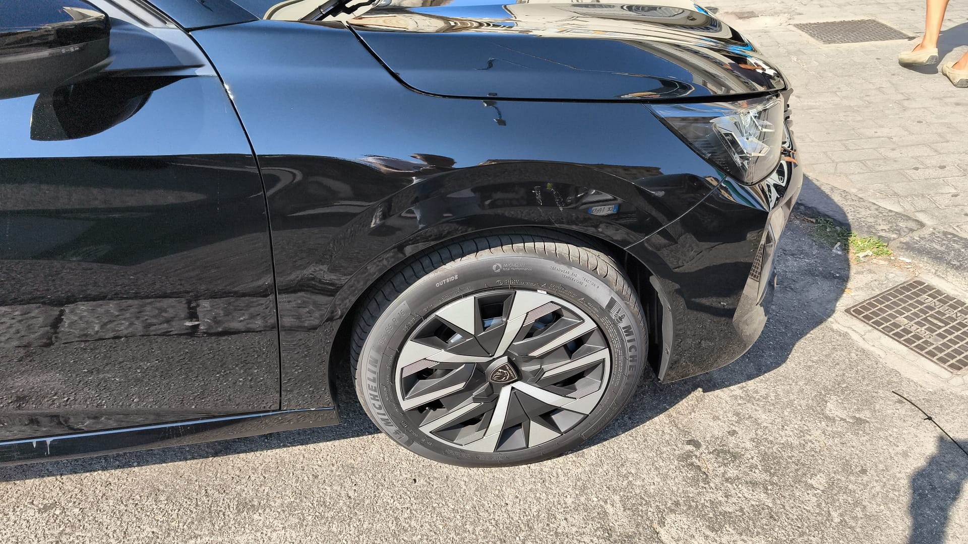 Peugeot 208 PureTech 100 5 porte Style KM0 2025