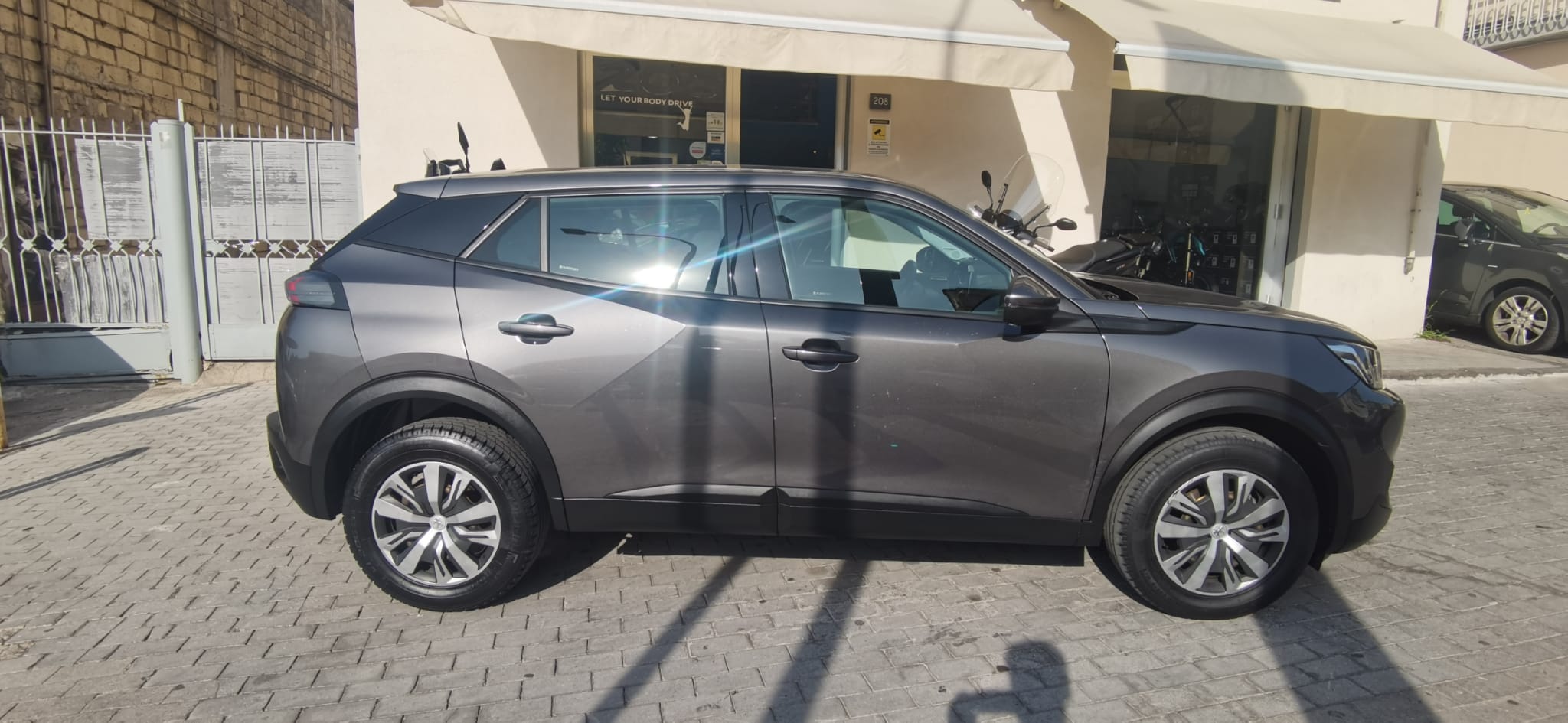 Peugeot 2008 1.5 BlueHDi 110 BUSINESS 2021 USATO