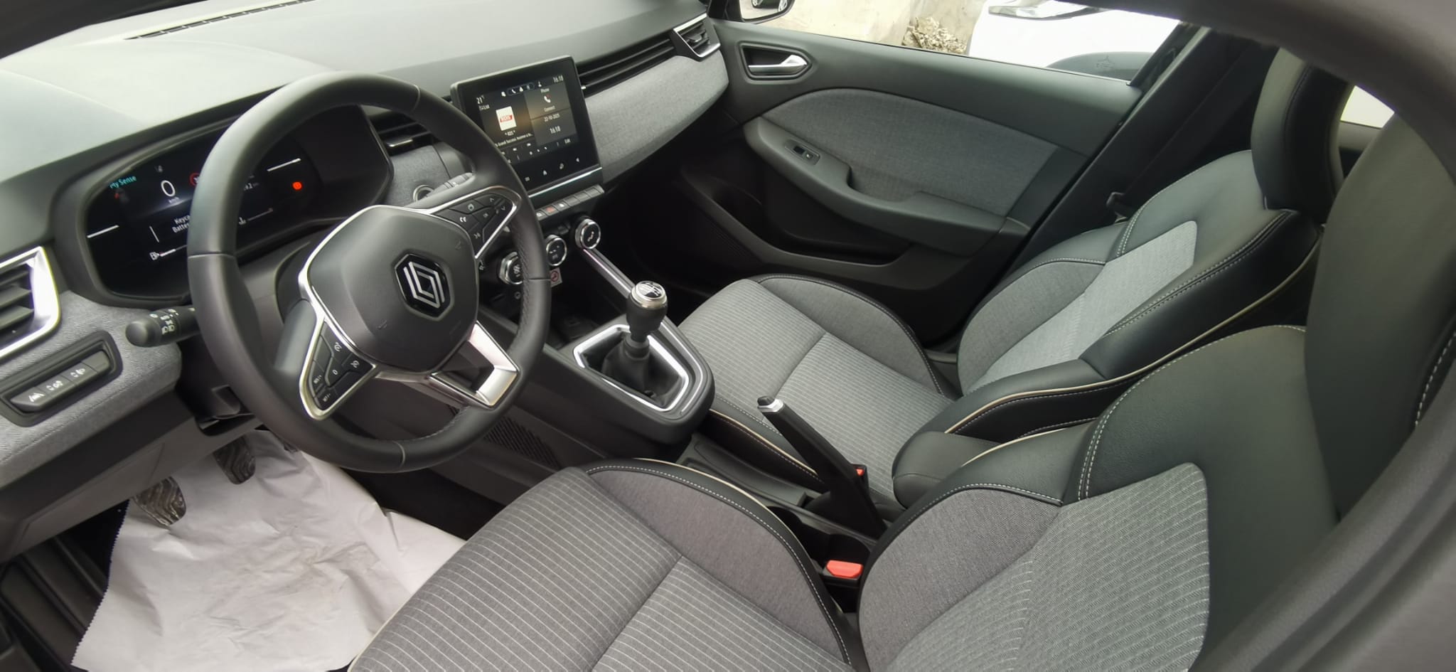 Renault Clio 1.0 TCe 90 CV 5 porte Techno 2024 USATO