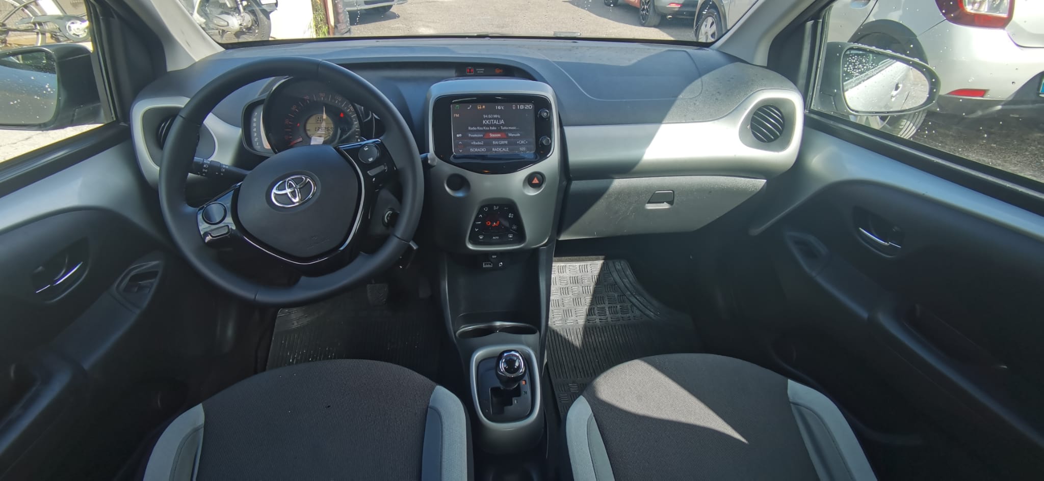 Toyota Aygo 1.0 CVT-i 69 CV 5P CONNECT 2016 USATO