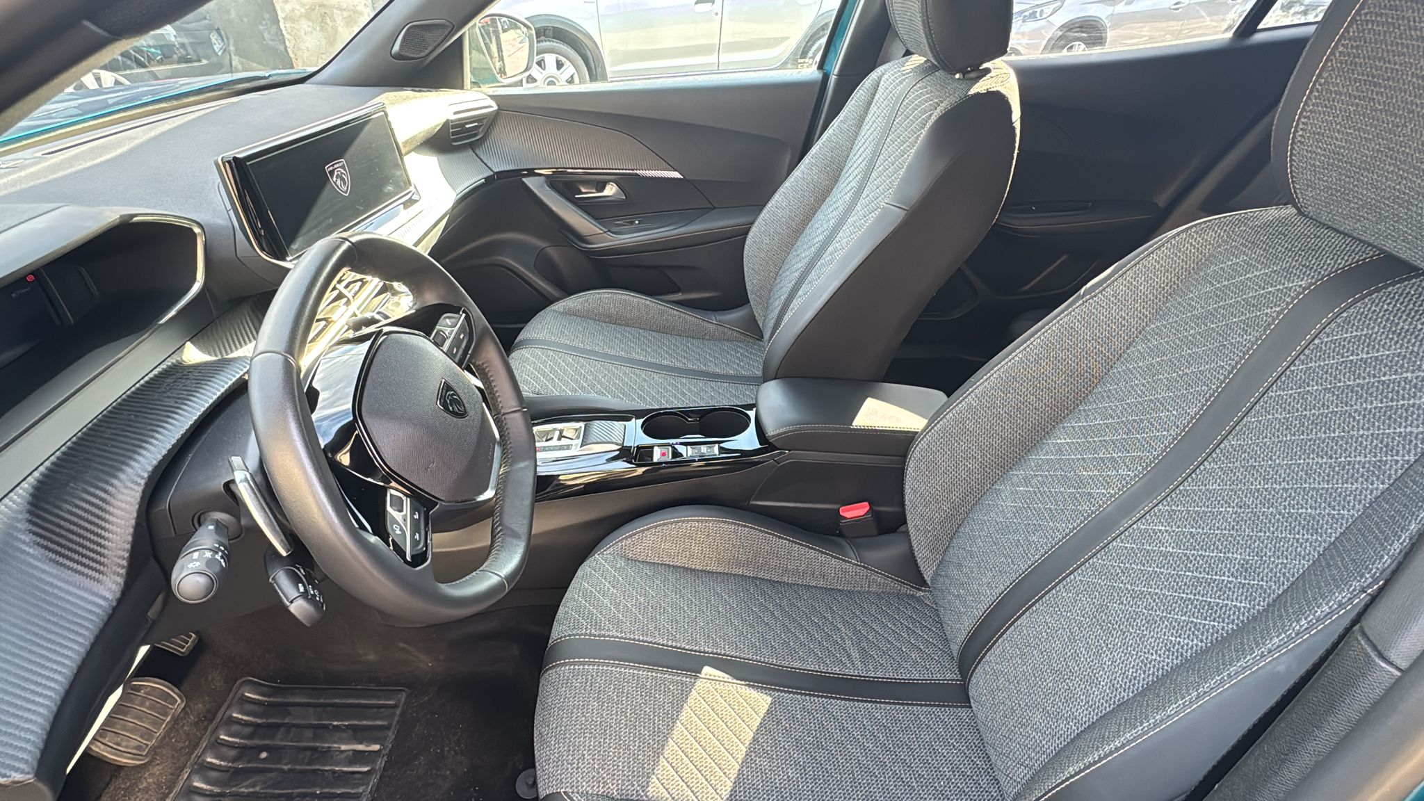 Peugeot 2008 1.2 Hybrid 130cv Allure 2025 USATO