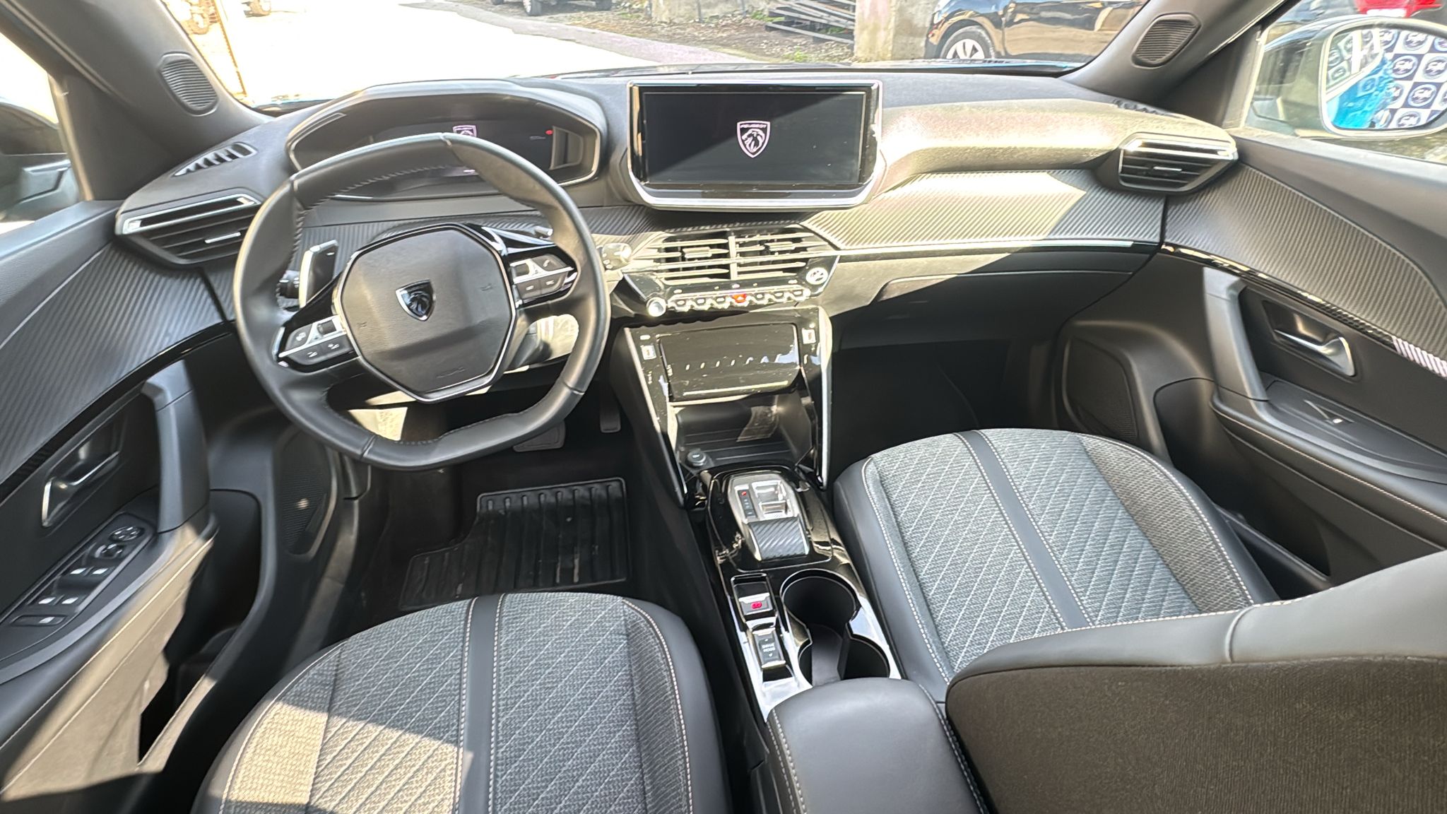 Peugeot 2008 1.2 Hybrid 130cv Allure 2025 USATO