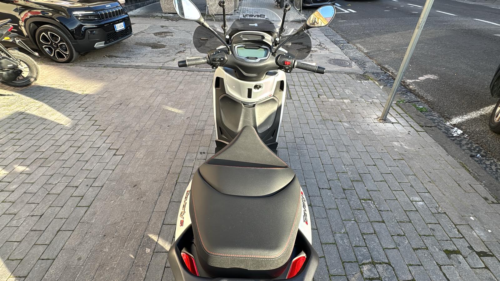 Piaggio Beverly 400 del 2024 USATO