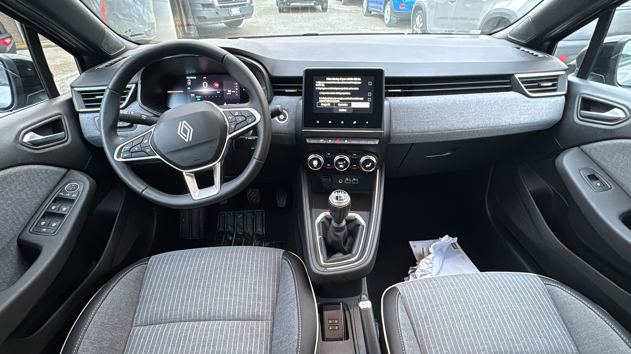 Renault Clio 1.0 BENZINA 5 PORTE TECHNO 2025 USATO