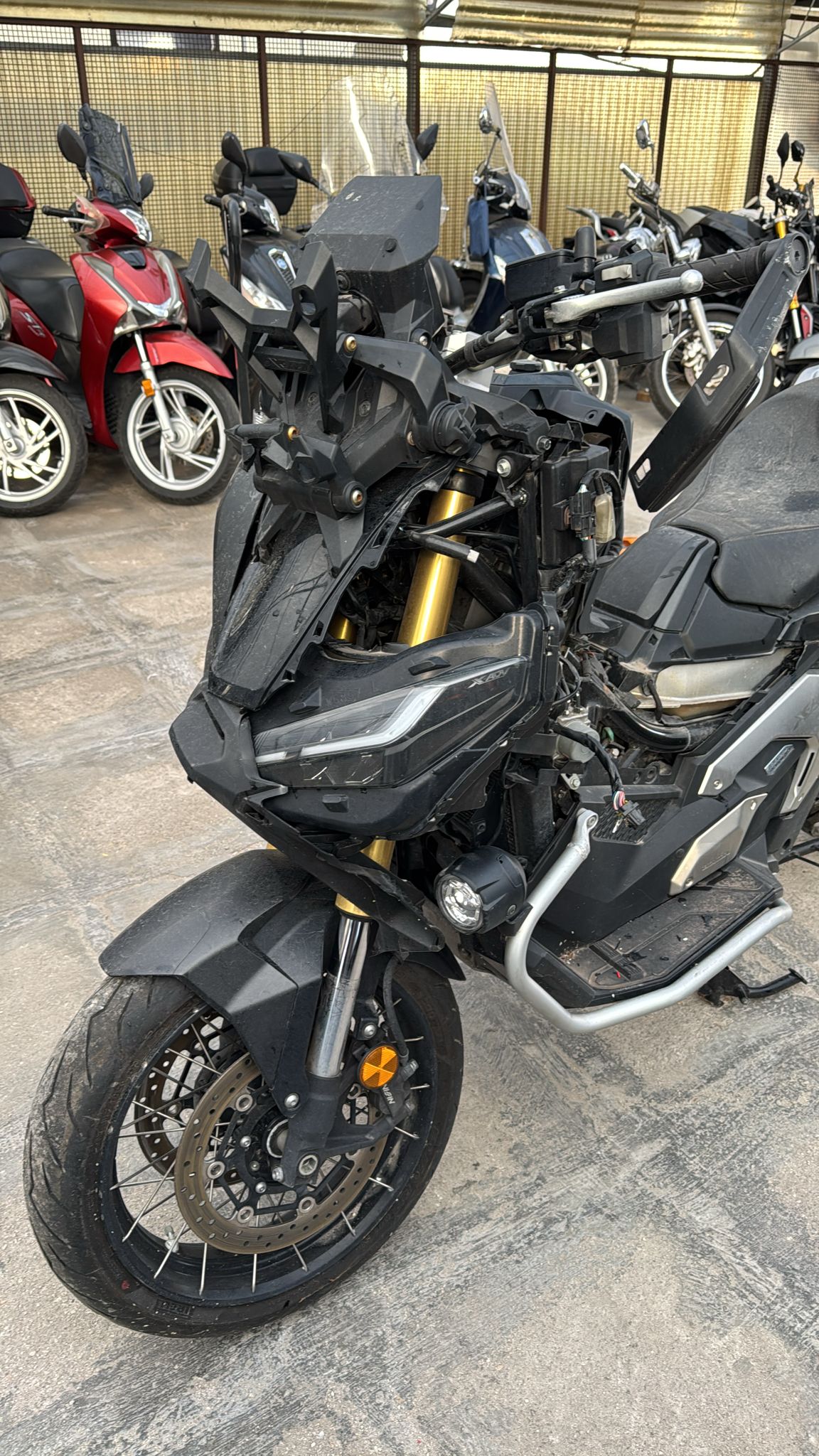 Honda X-ADV 750 del 2023 SINSTRATO