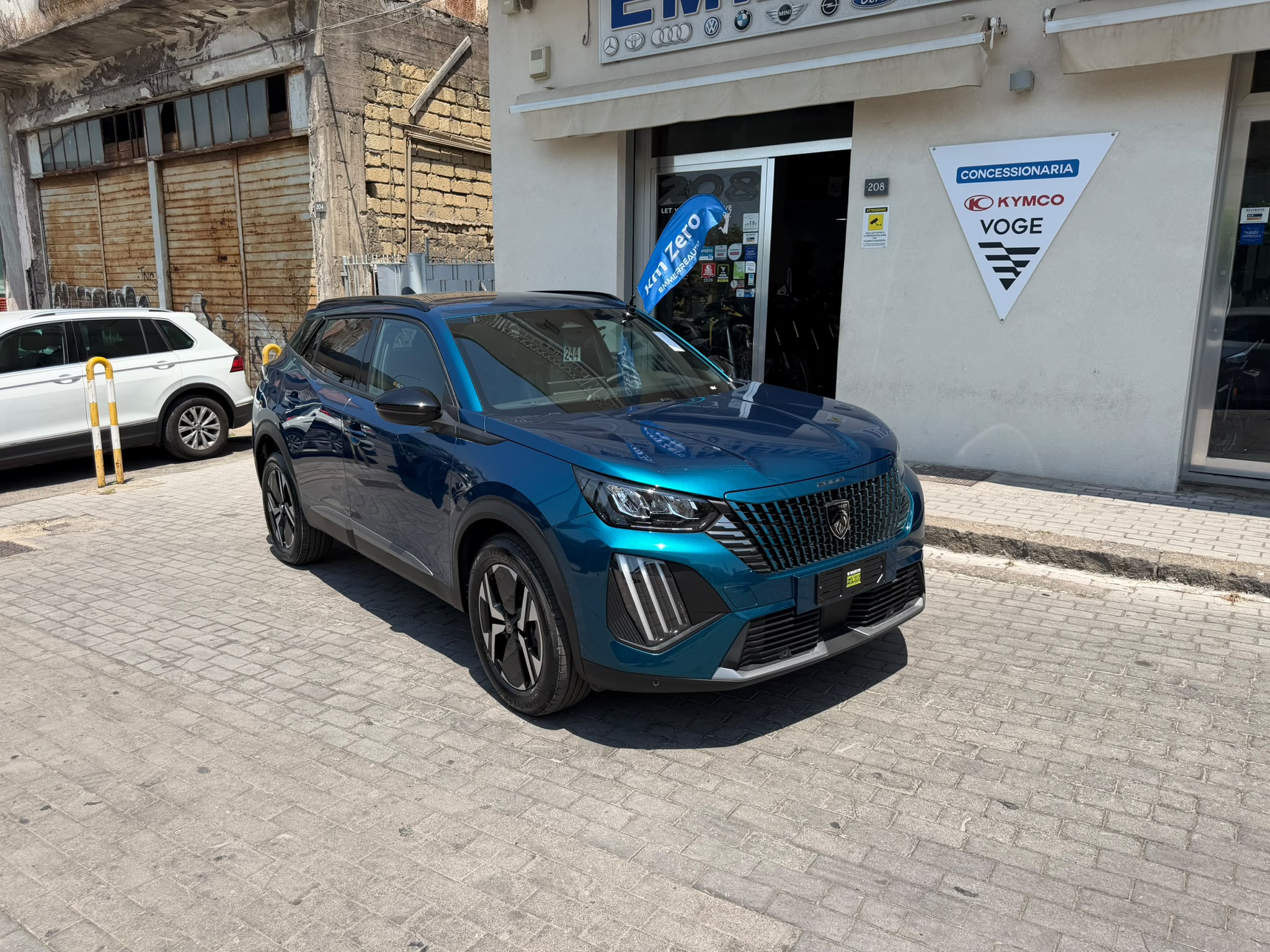 Peugeot 2008 1.2 BENZINA PURETECH 100CV ALLURE 2025 KM0