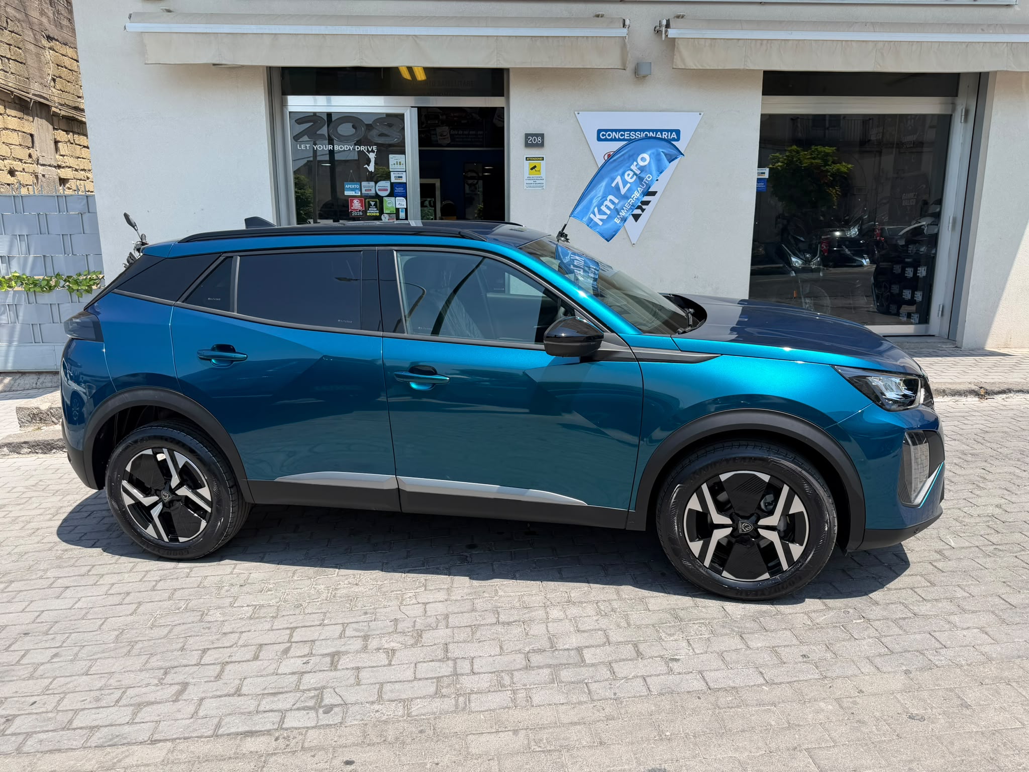 Peugeot 2008 1.2 BENZINA PURETECH 100CV ALLURE 2025 KM0