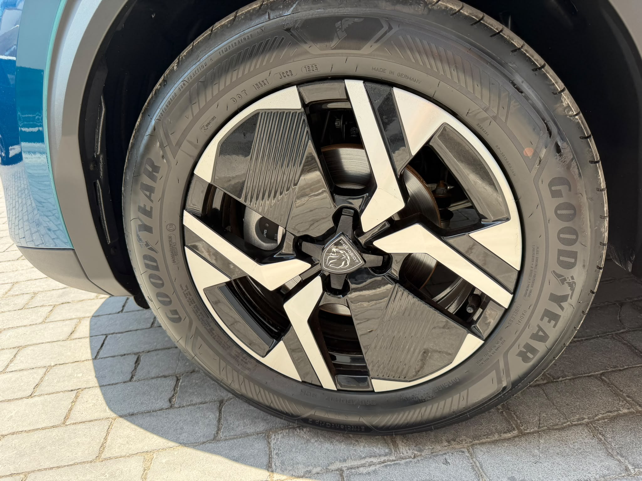 Peugeot 2008 1.2 BENZINA PURETECH 100CV ALLURE 2025 KM0