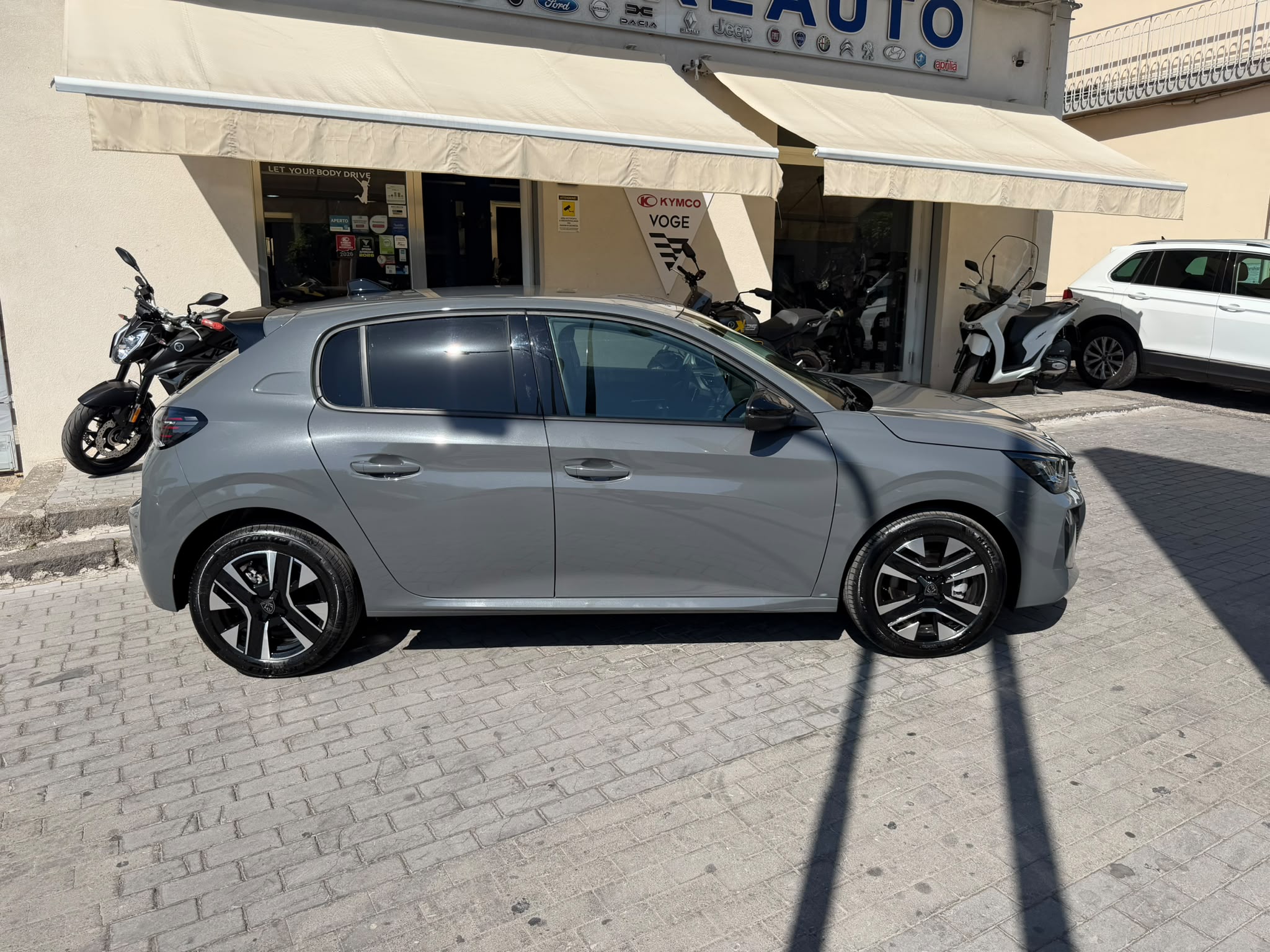 Peugeot 208 1.2 Hybrid 110cv AUTOMATICA ALLURE 2025 KM0