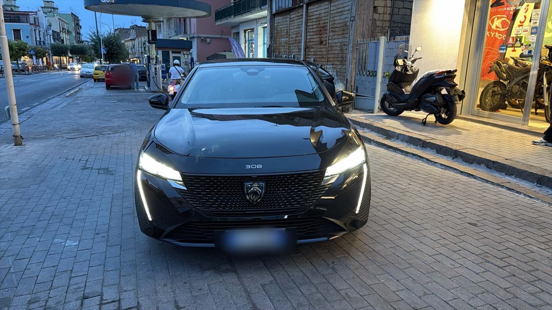 Peugeot 308 1.2 PureTech 130 S&S Allure Pack 2022 USATO - immagine 2